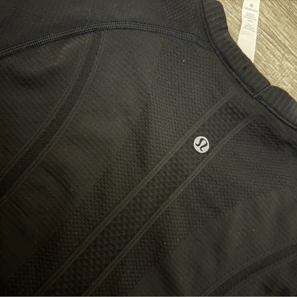 Lululemon Athletica Black and Gray Short Sleeve Tee - Picture 4 of 5